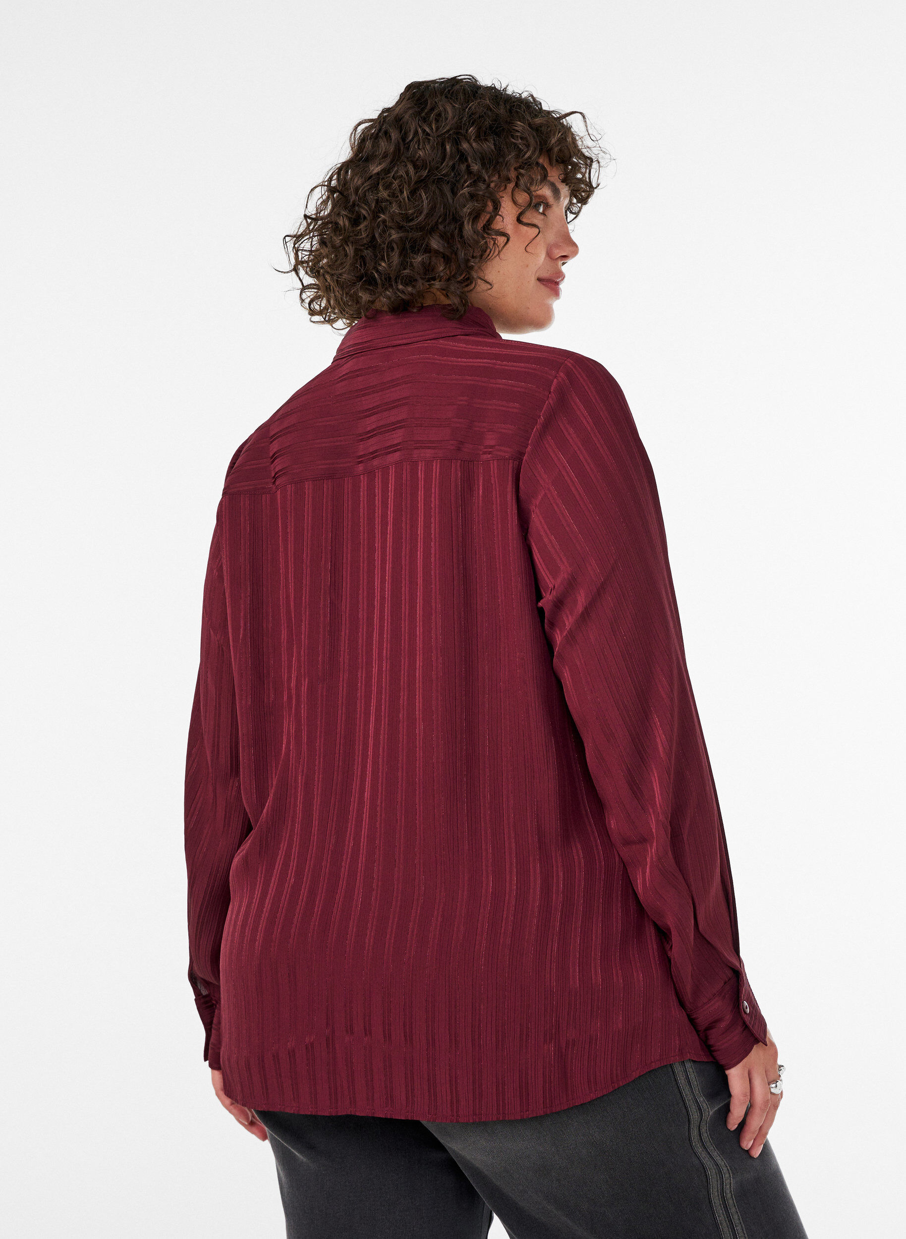 ZizziSkjorte med teksturerte striper og glittertr&aring;der, R&oslash;d, Model image number 2