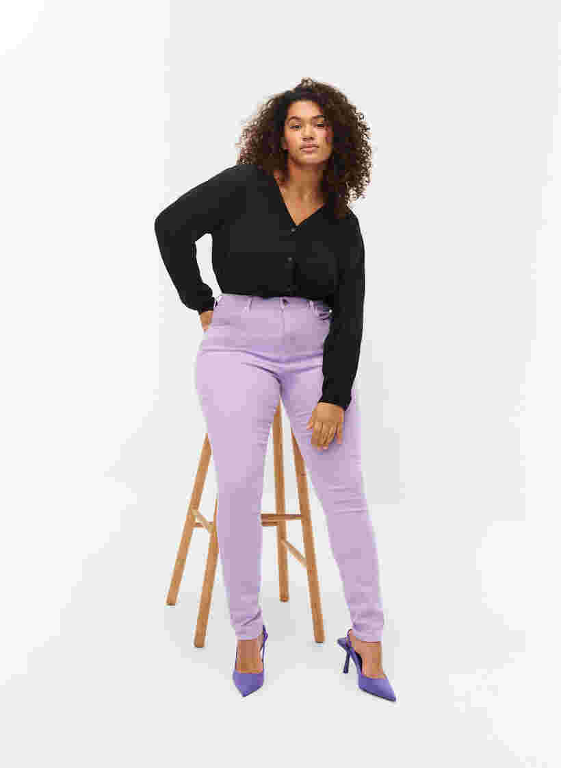 Amy jeans med høyt liv og utrolig slim fit, Lavender, Model image number 2