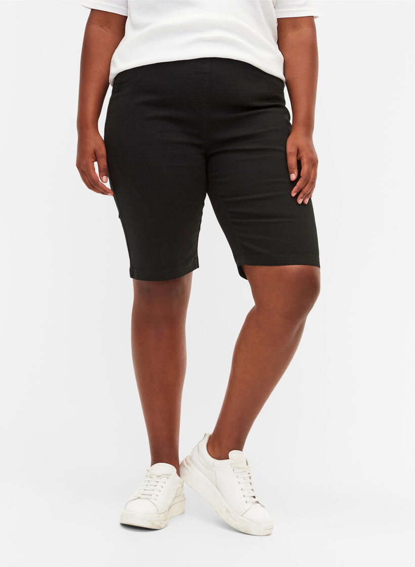 Tettsittende shorts med baklommer, Black, Model image number 2