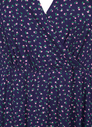 Zizzi Blomstret omslagskjole med 3/4 ermer, Evening Blue Ditsy, Packshot image number 2