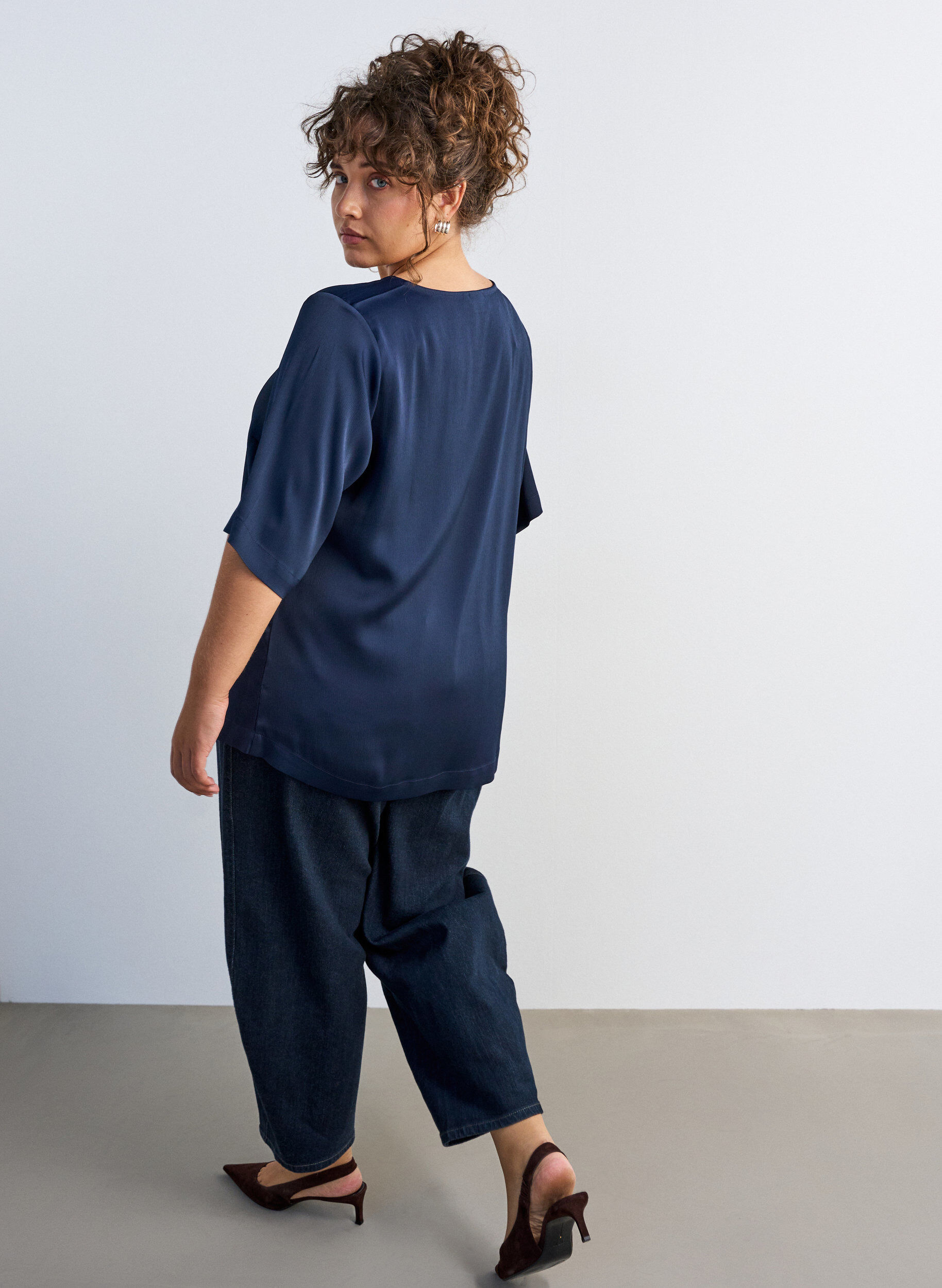 ZizziSatengbluse med albuelange ermer, Bl&aring;, Model image number 2