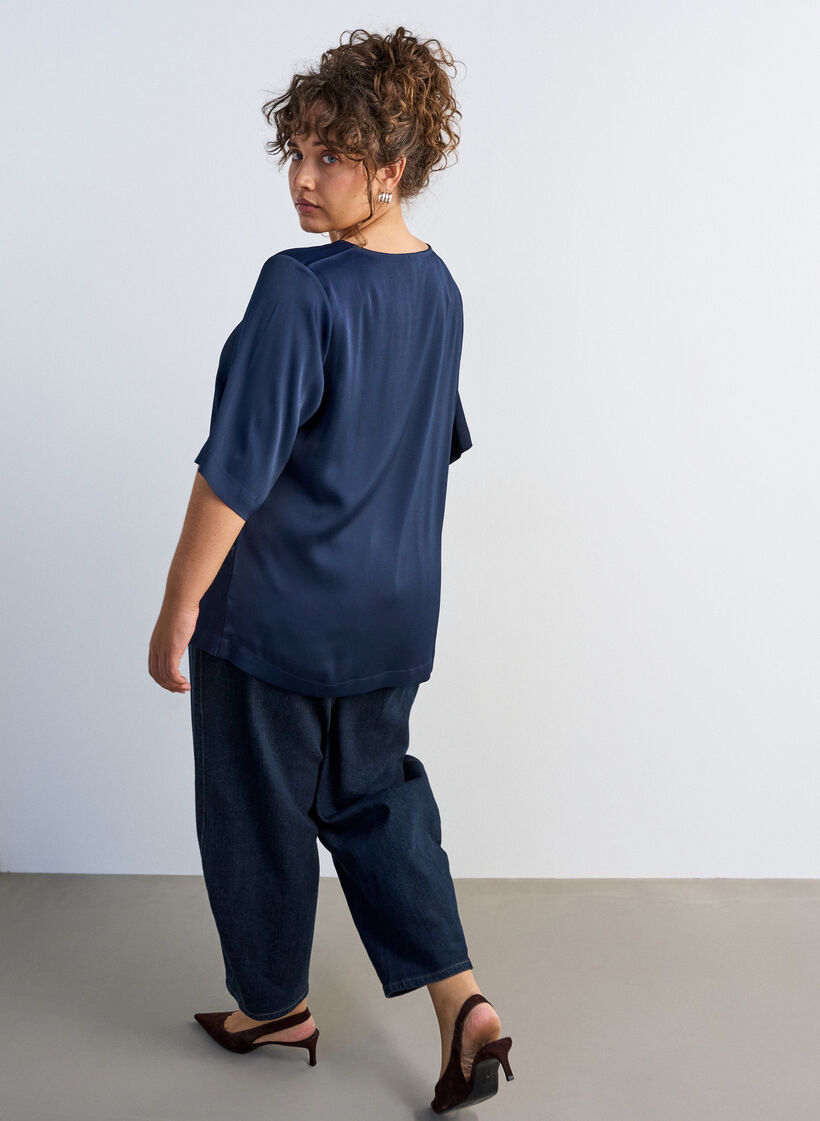 Satengbluse med albuelange ermer, Bl&aring;, Model image number 2