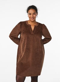 Kort fløyelskjole med lange ermer, Brun Kort fløyelskjole med lange ermer, Brun, Model