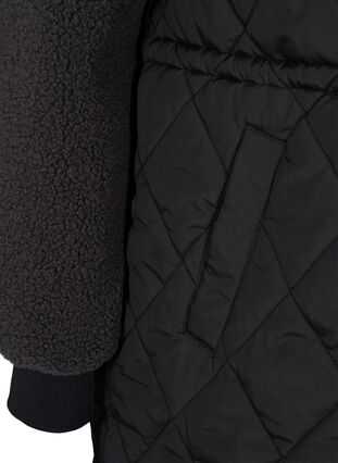 Quiltet jakke med teddy og justerbar midje, Black Comb, Packshot image number 3