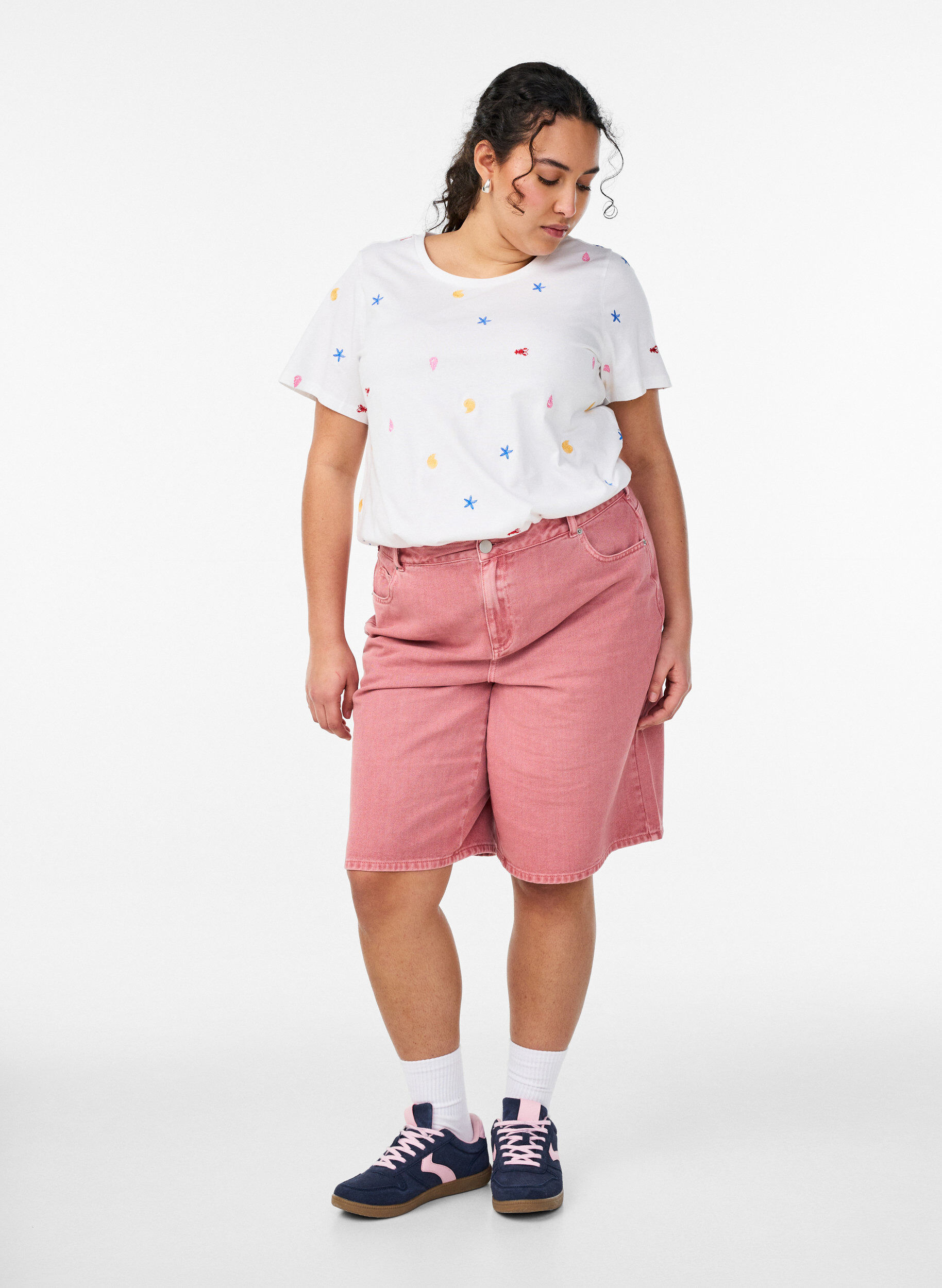 ZizziT-skjorte i &oslash;kologisk bomull med broderte motiv, Hvit, Model image number 1