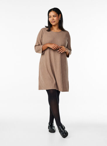 Zizzi Kjole med tekstur og 3/4 ermer, Brun, Model image number 1