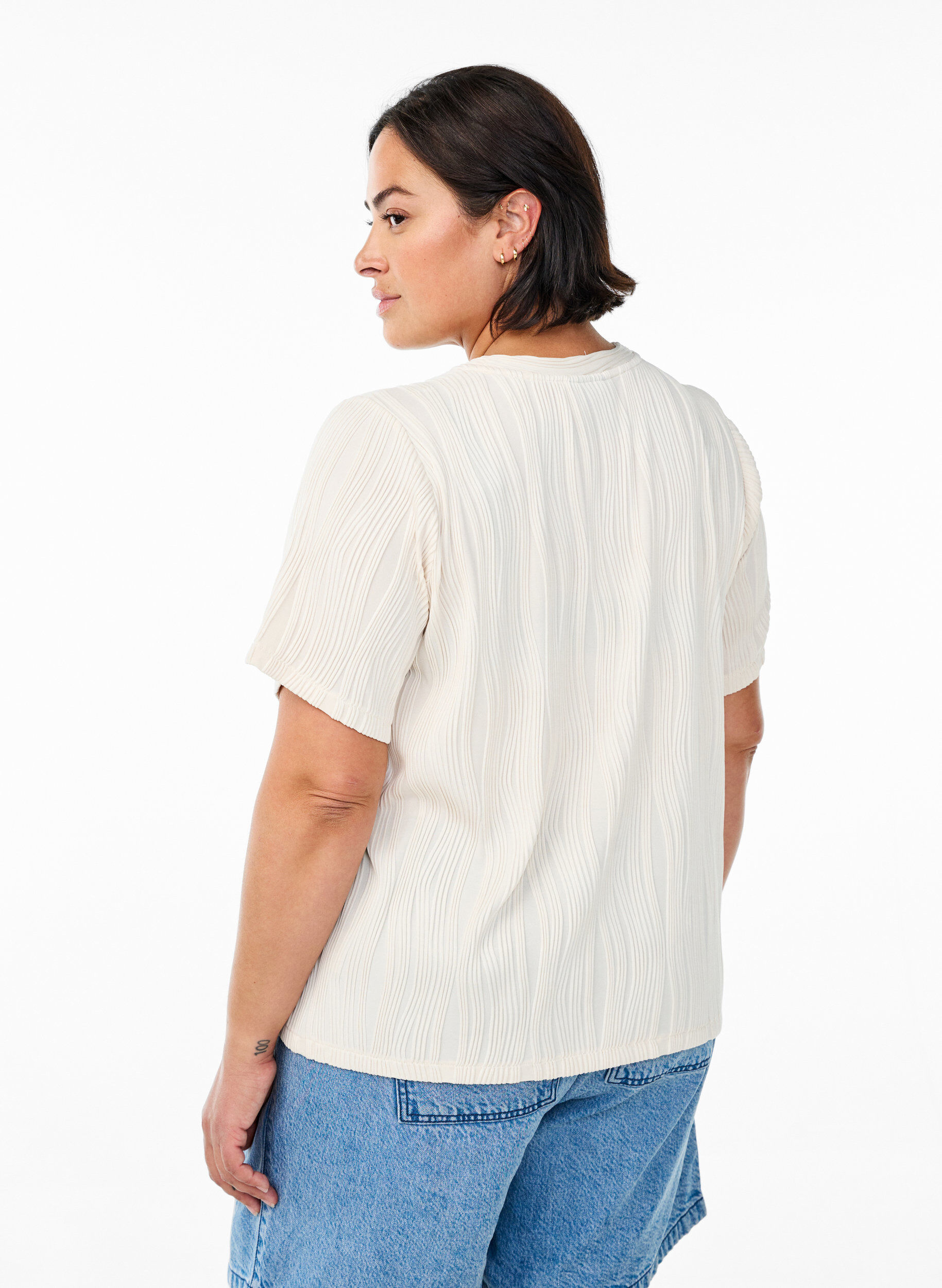 Zizzi Bluse med korte ermer og b&oslash;lget tekstur, Beige, Model image number 2