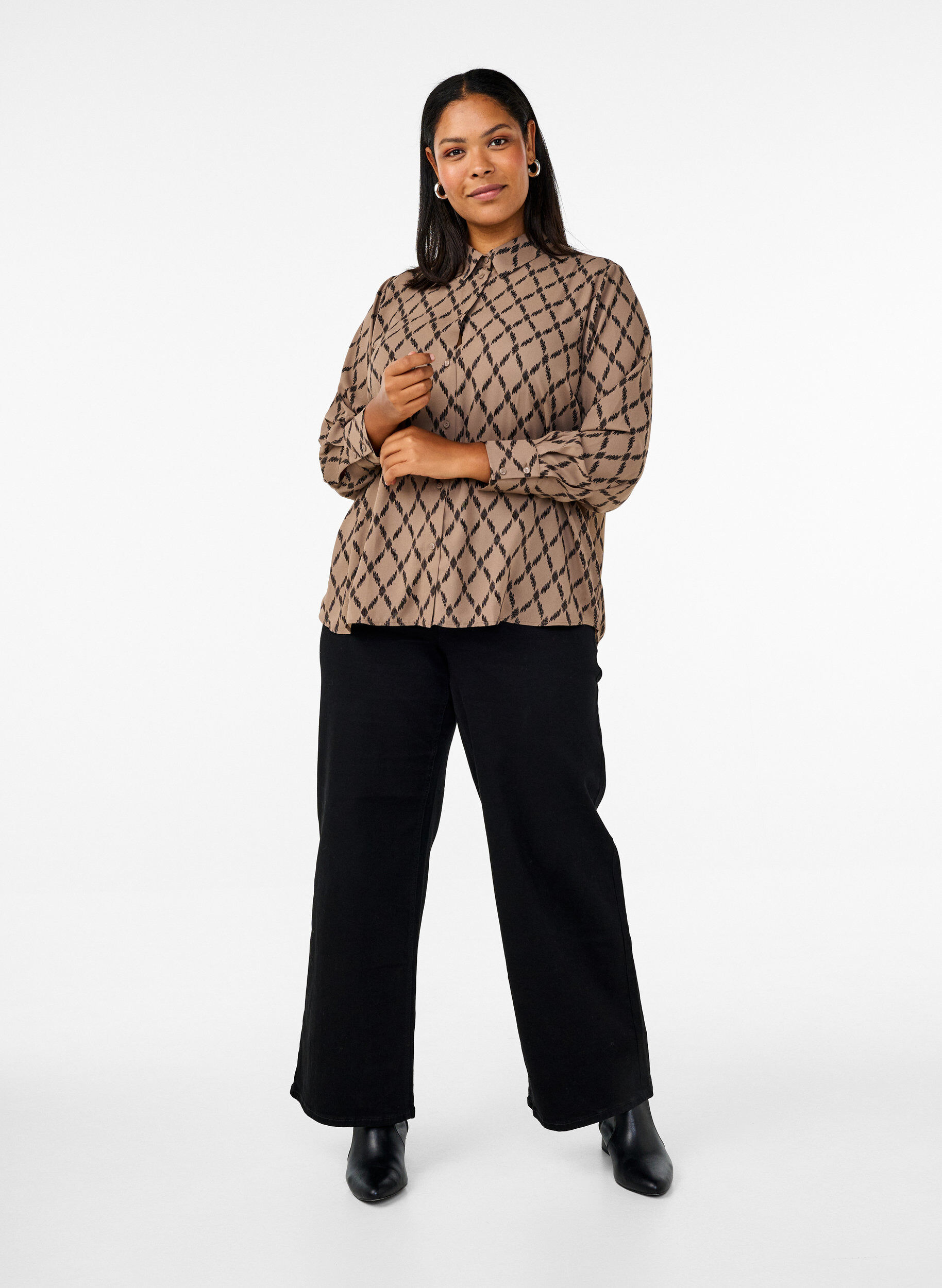 Zizzi M&oslash;nstret skjorte med lange ermer, Grafic AOP, Model image number 3