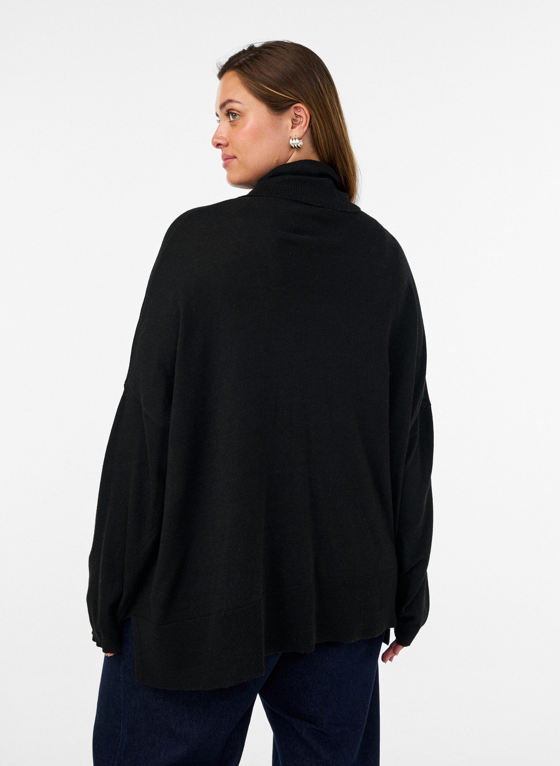ZizziPoologenser med l&oslash;s passform, Svart, Model image number 2