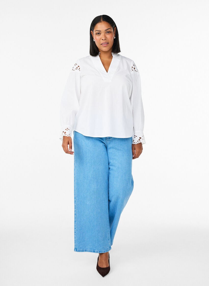 Bluse med V-hals og broderie anglaise-detaljer, Hvit, Model image number 1