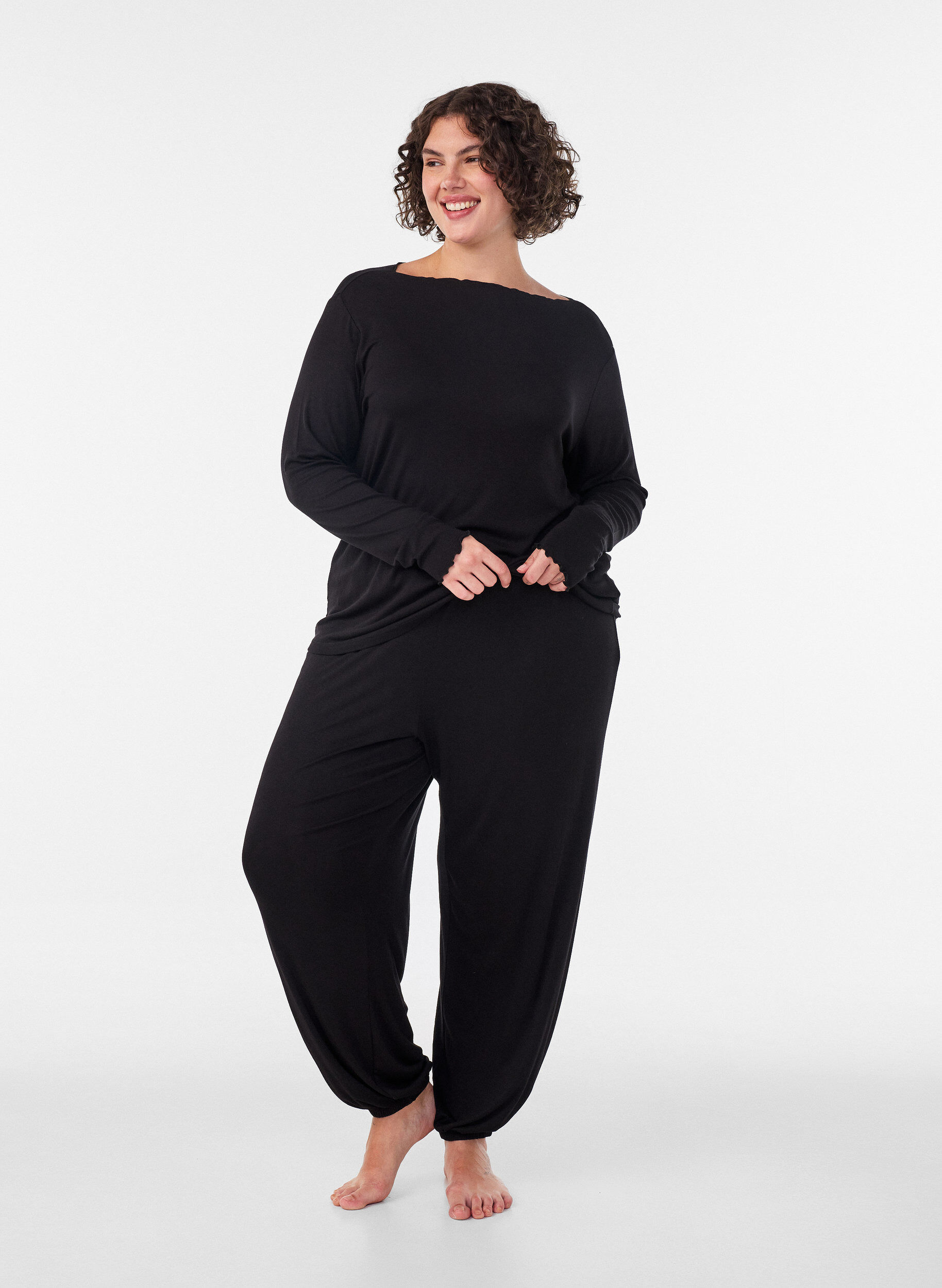 L&oslash;se pyjamasbukser i viskose med elastisk midje, Svart, Model