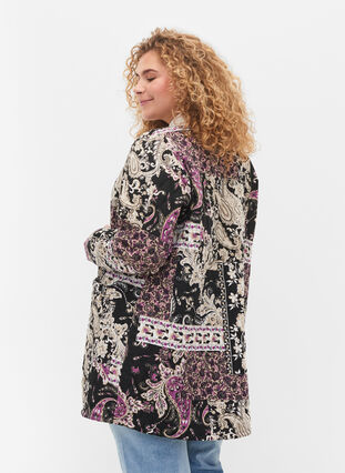 Quiltet jakke med paisleymønster og knappelukking, Black Patchwork AOP, Model image number 1