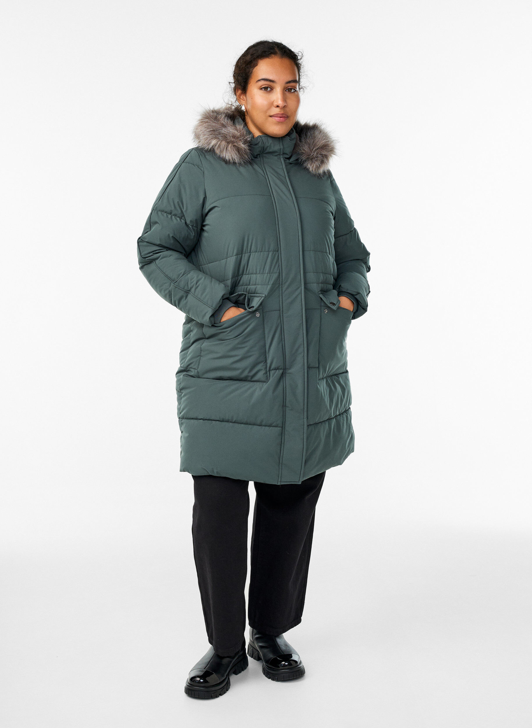Zizzi Vannavst&oslash;tende parkas med imitert pelskrage, Gr&oslash;nn, Model image number 1