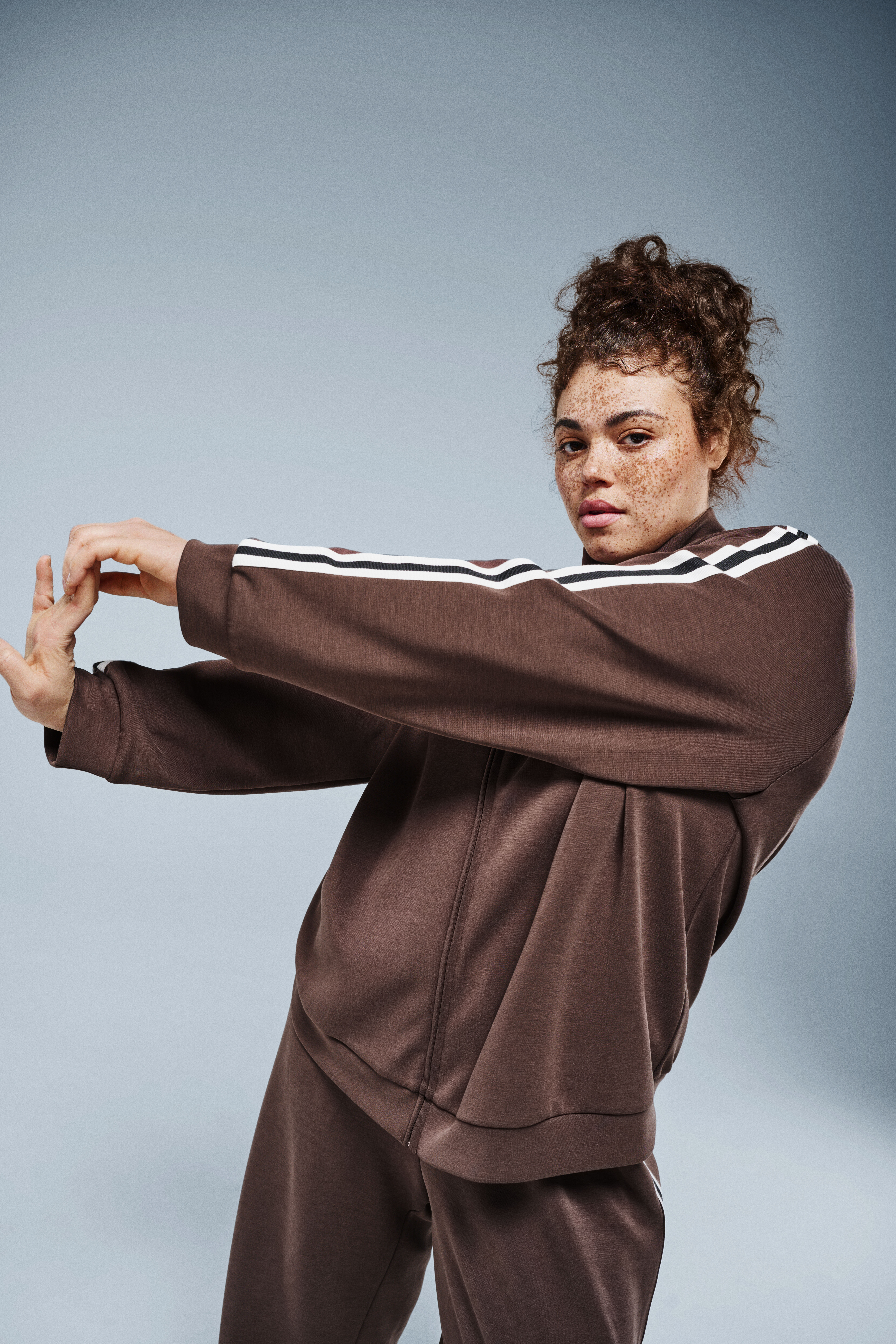 Zizzi Brun treningsdrakt, , Model