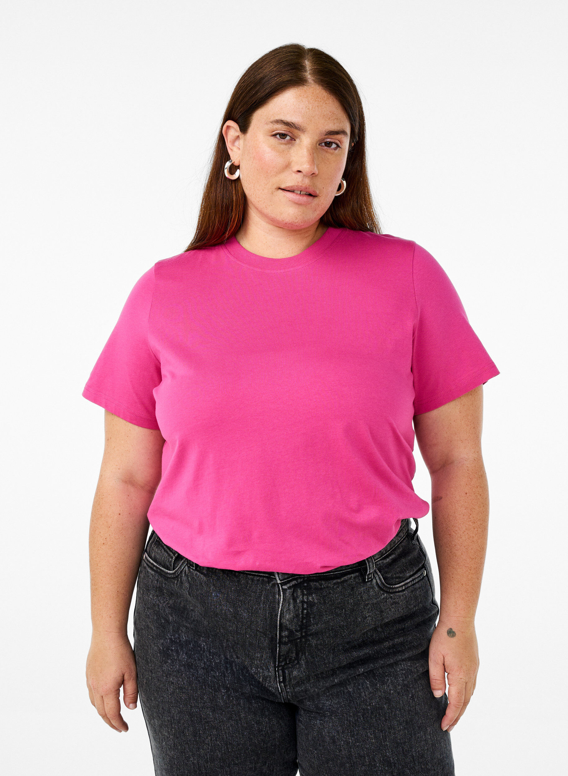 Basic T-skjorte i bomull med rund hals, Rosa, Model