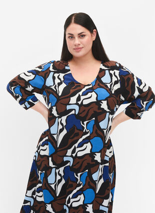 Zizzi Kjole i viskose med print og 3/4 ermer, Zafia AOP, Model image number 2