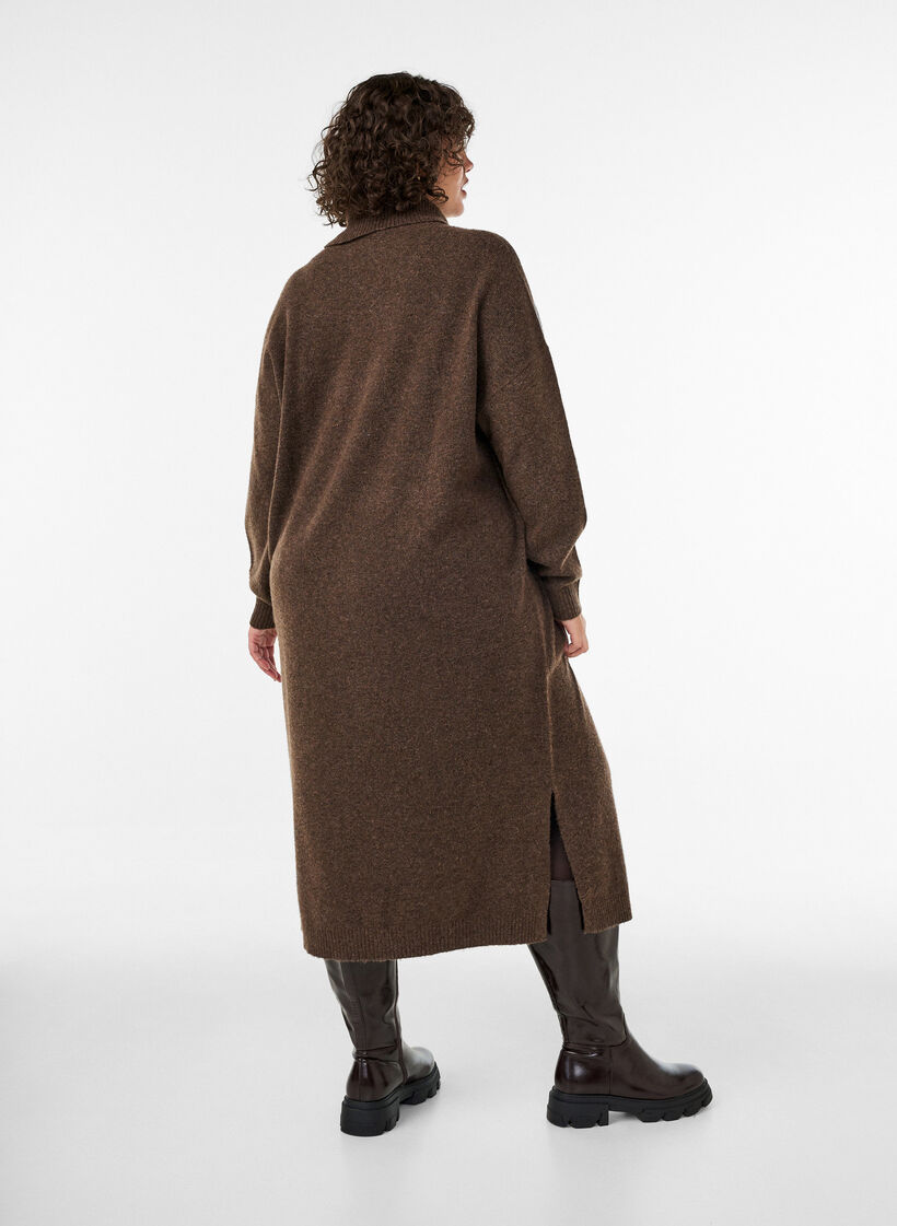 Genserkjole med h&oslash;y hals og splitter, Brun, Model image number 1