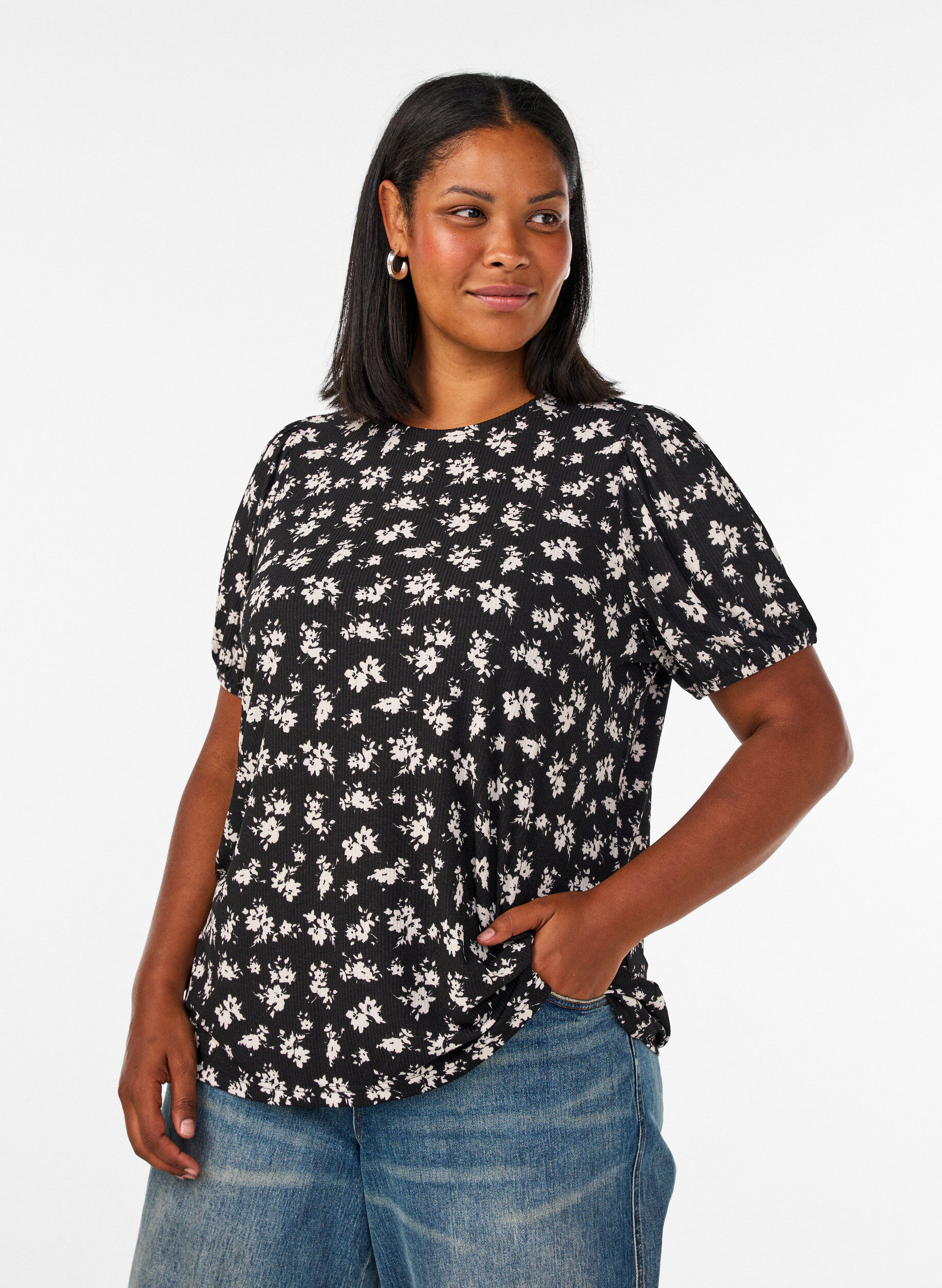 Bluse med lange ermer og blomstertrykk, Svart, Model