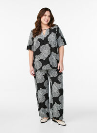 Loose fit viskosebukser med trykk, Svart Loose fit viskosebukser med trykk, Svart, Model