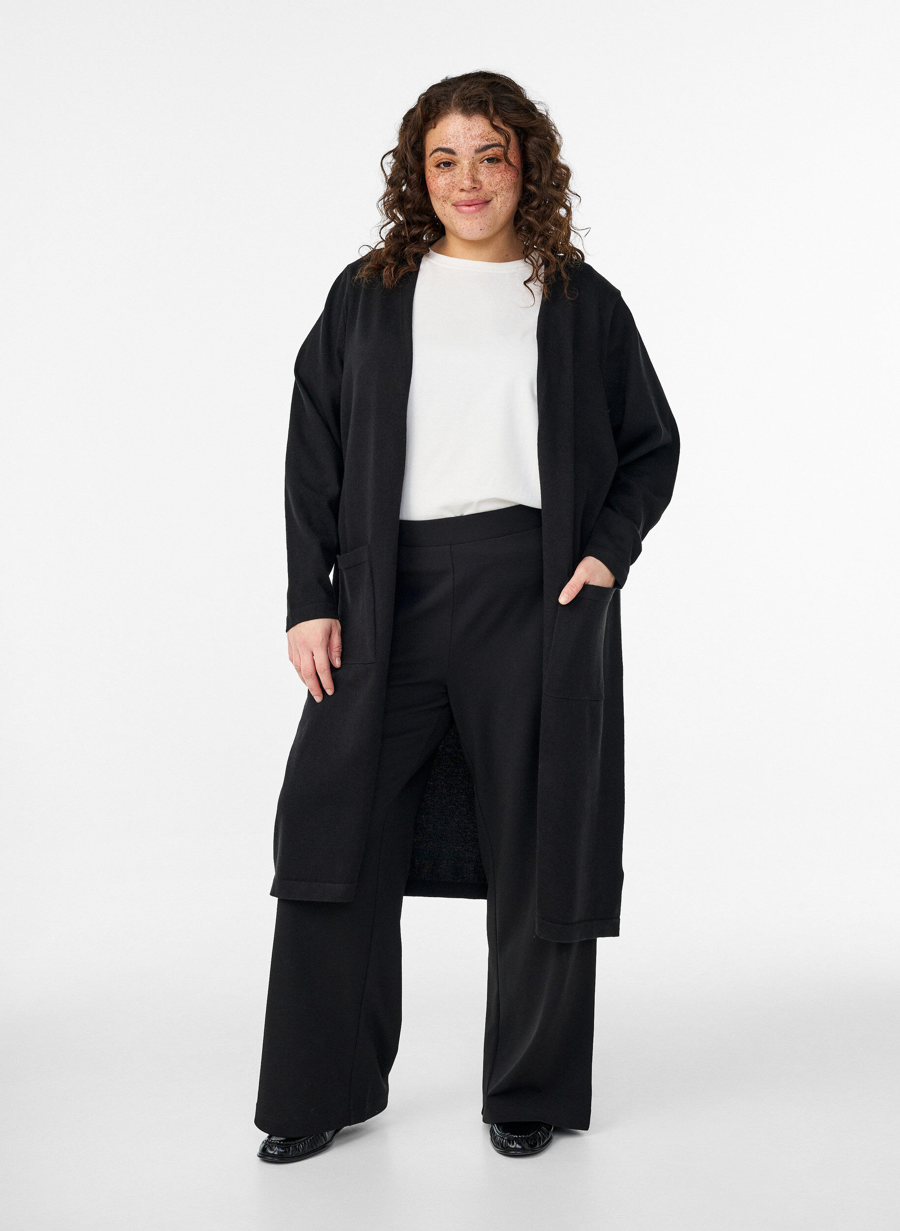 Lang, &aring;pen cardigan med lommer, Svart, Model