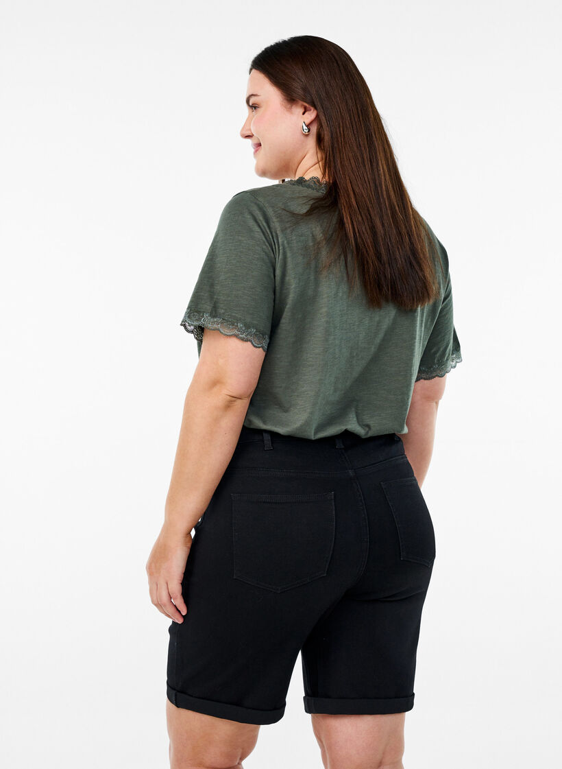 Tettsittende denimshorts med høy midje, Svart, Model image number 2