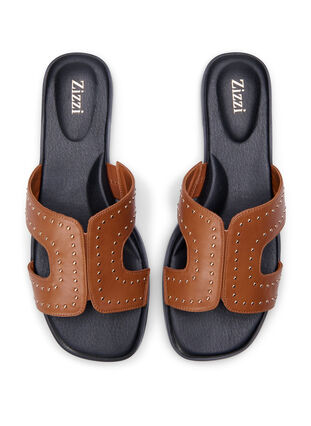 Flate slip-on-sandaler med bred passform og nitter, Friar Brown, Packshot image number 2