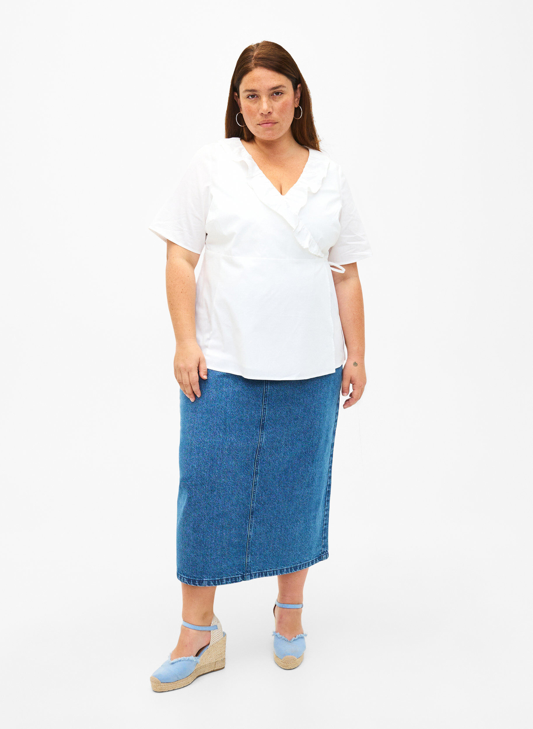 Zizzi Kortermet bluse med volangdetaljer, Hvit, Model image number 1
