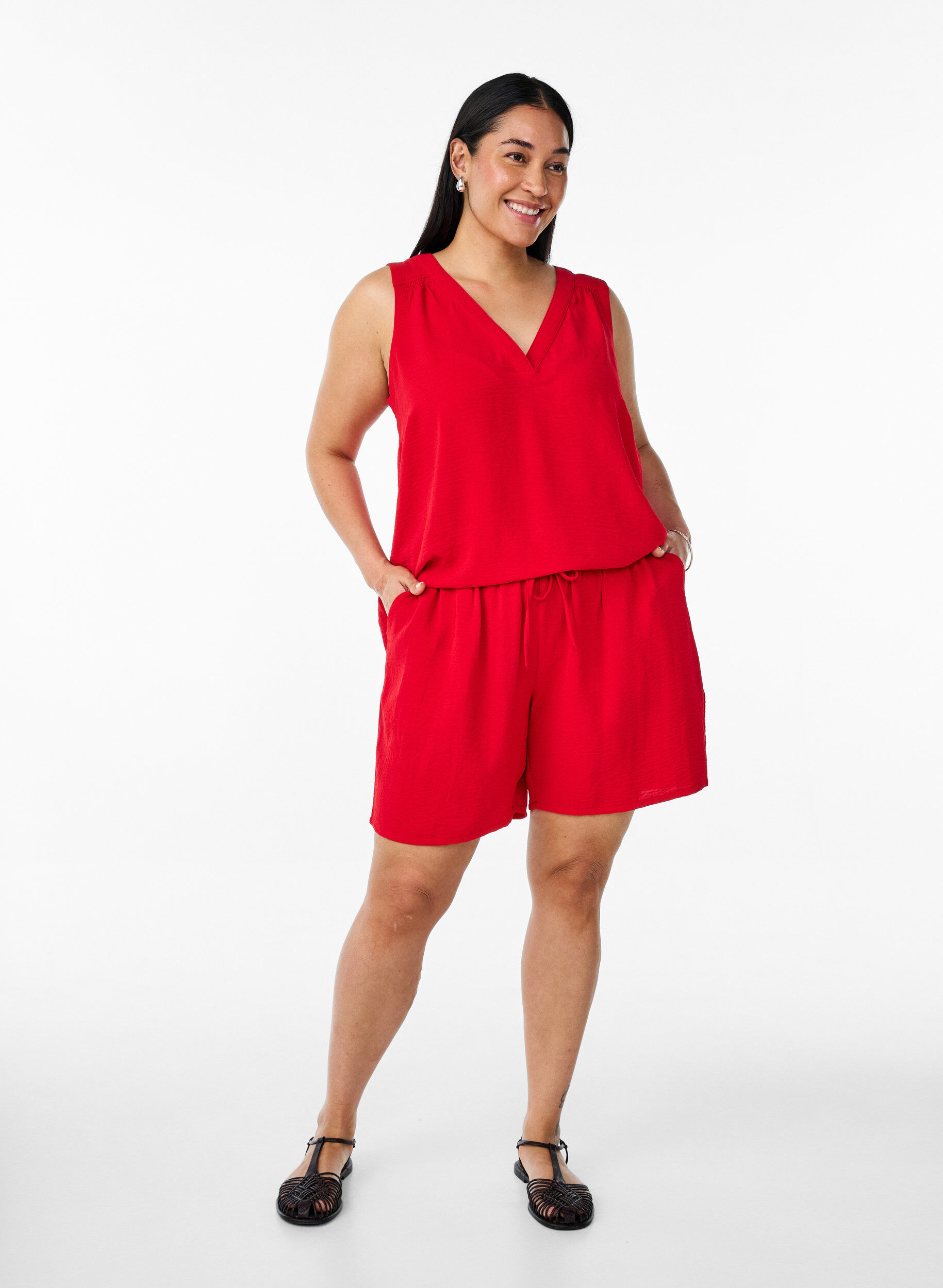 ZizziShorts med lommer og elastisk linning, R&oslash;d, Model image number 1