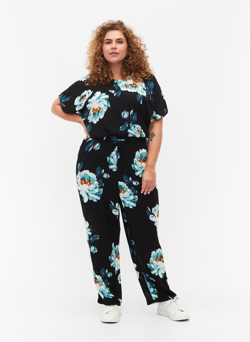 Kortermet viskosebluse med blomstermønster, Black Big Flower, Model image number 2