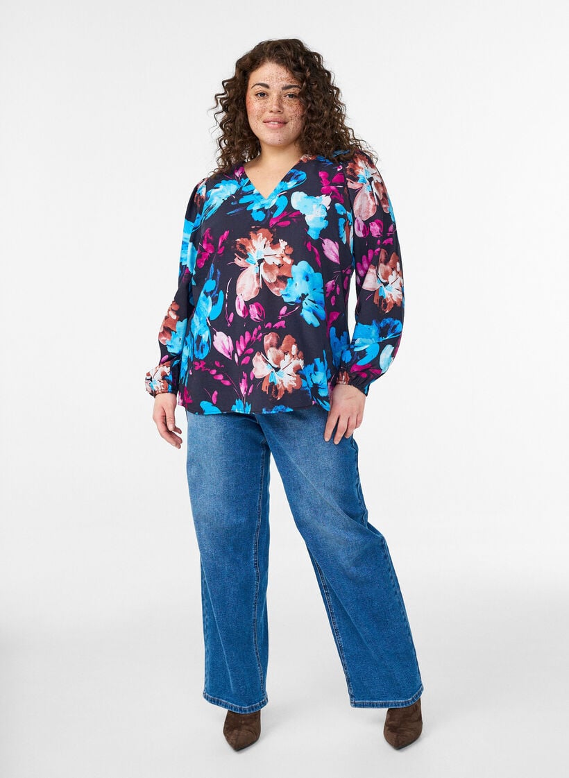 Viskosebluse med blomstertrykk og lange ermer, Svart, Model image number 1