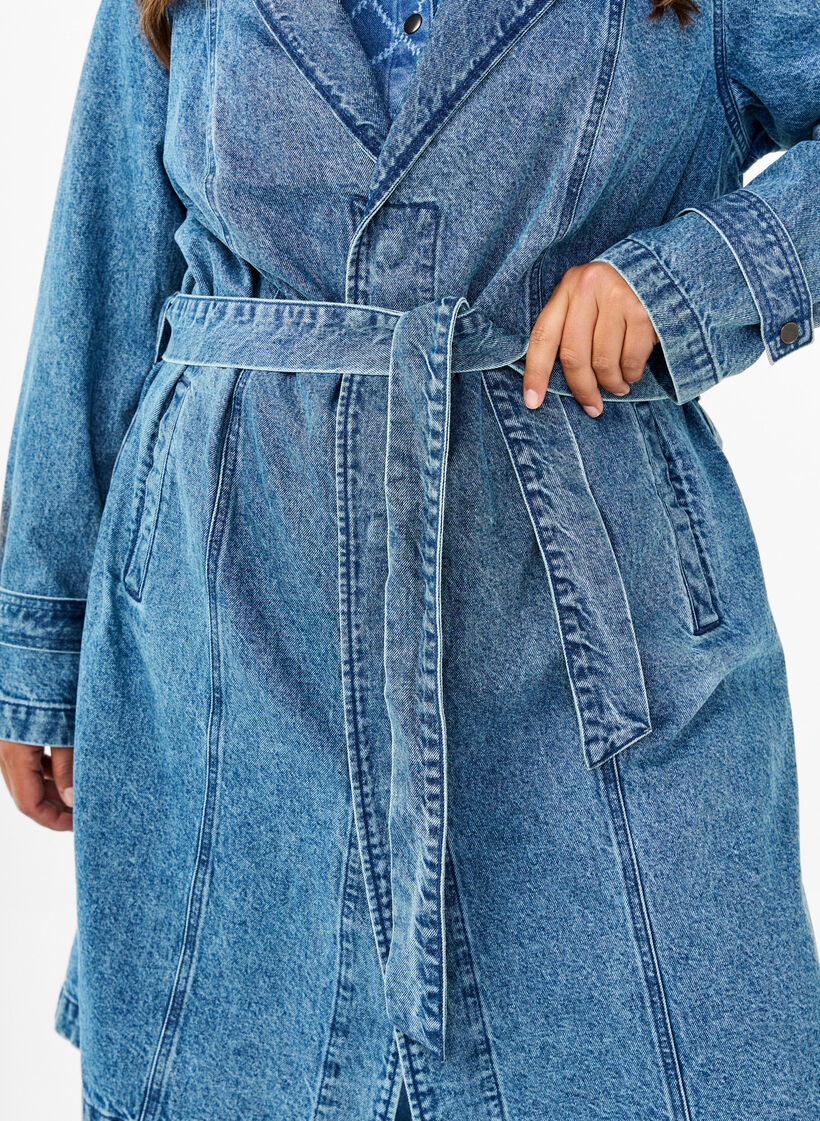 Trenchcoat i denim med belte, Blue Denim, Model image number 3