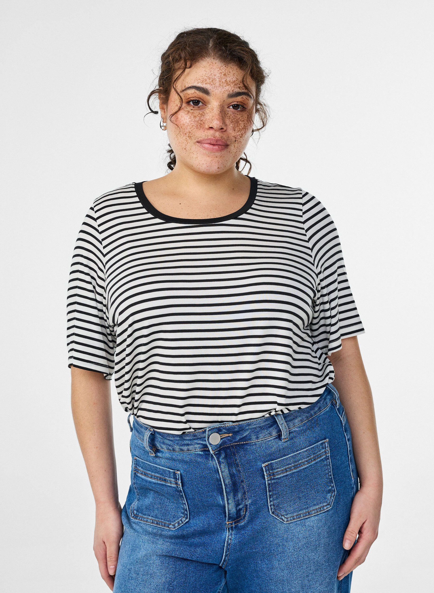 T-skjorte med TENCEL&trade; Lyocell og striper, Hvit, Model