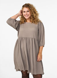 FLASH - Kort kjole med struktur og 3/4 ermer, Beige FLASH - Kort kjole med struktur og 3/4 ermer, Beige, Model