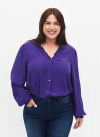 Langarmet skjortebluse i viskose, Heliotrope, Model