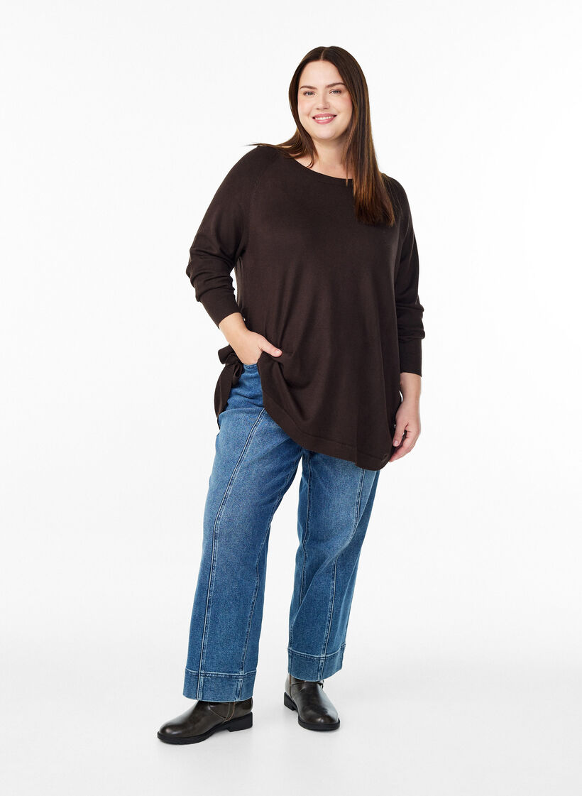 Strikkebluse med knapper i sidene, Brun, Model image number 1