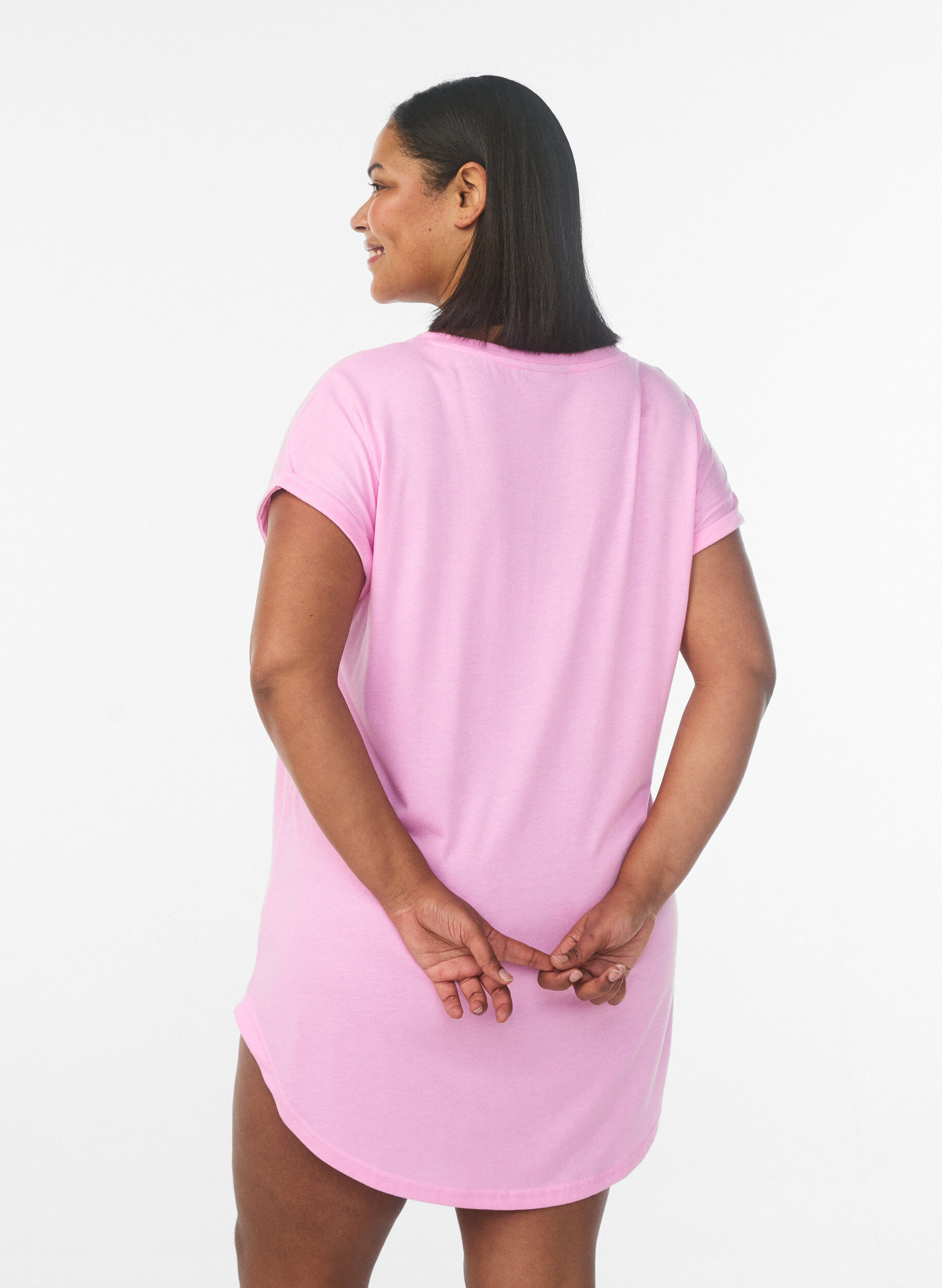 ZizziKortermet nattkjole med teksttrykk, Rosa, Model image number 2