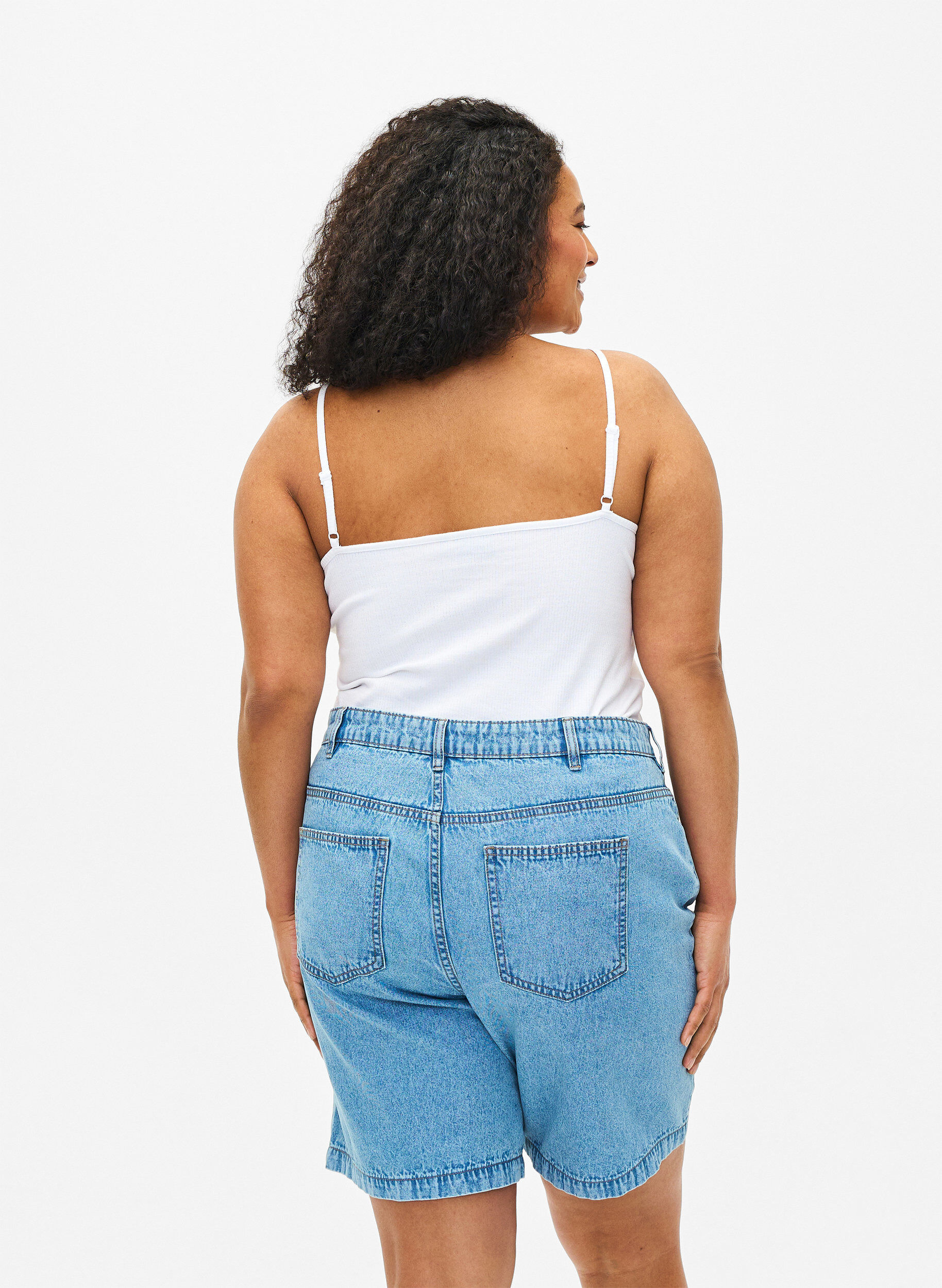 Zizzi Ribbetopp i &oslash;kologisk bomull med kryssdetalj, Bright White, Model image number 1