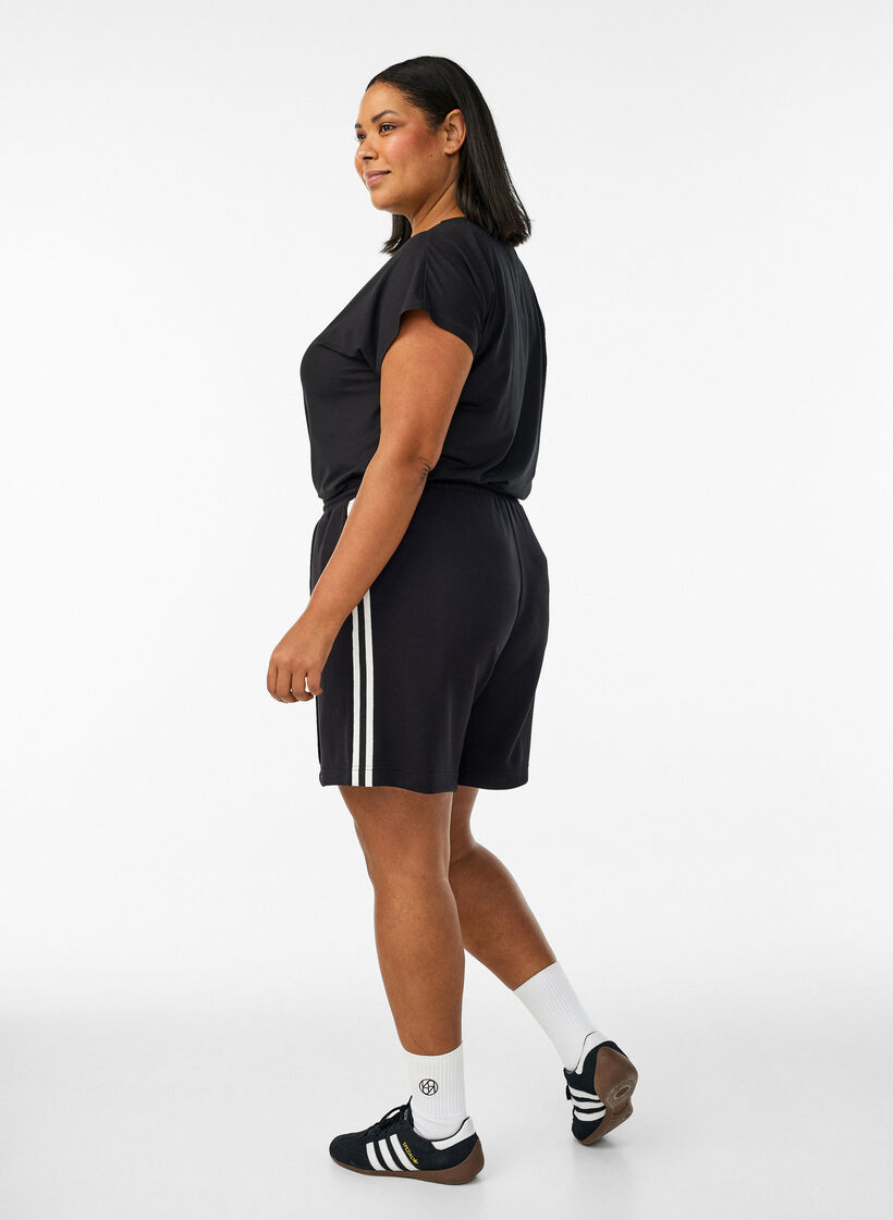 Shorts med h&oslash;y midje og stripete detaljer, Svart, Model image number 2