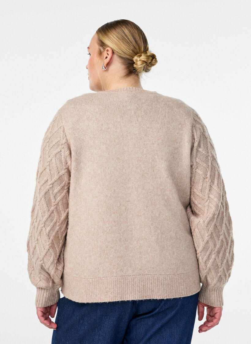Kabelstrikket cardigan med perleknapper, Beige, Model image number 2