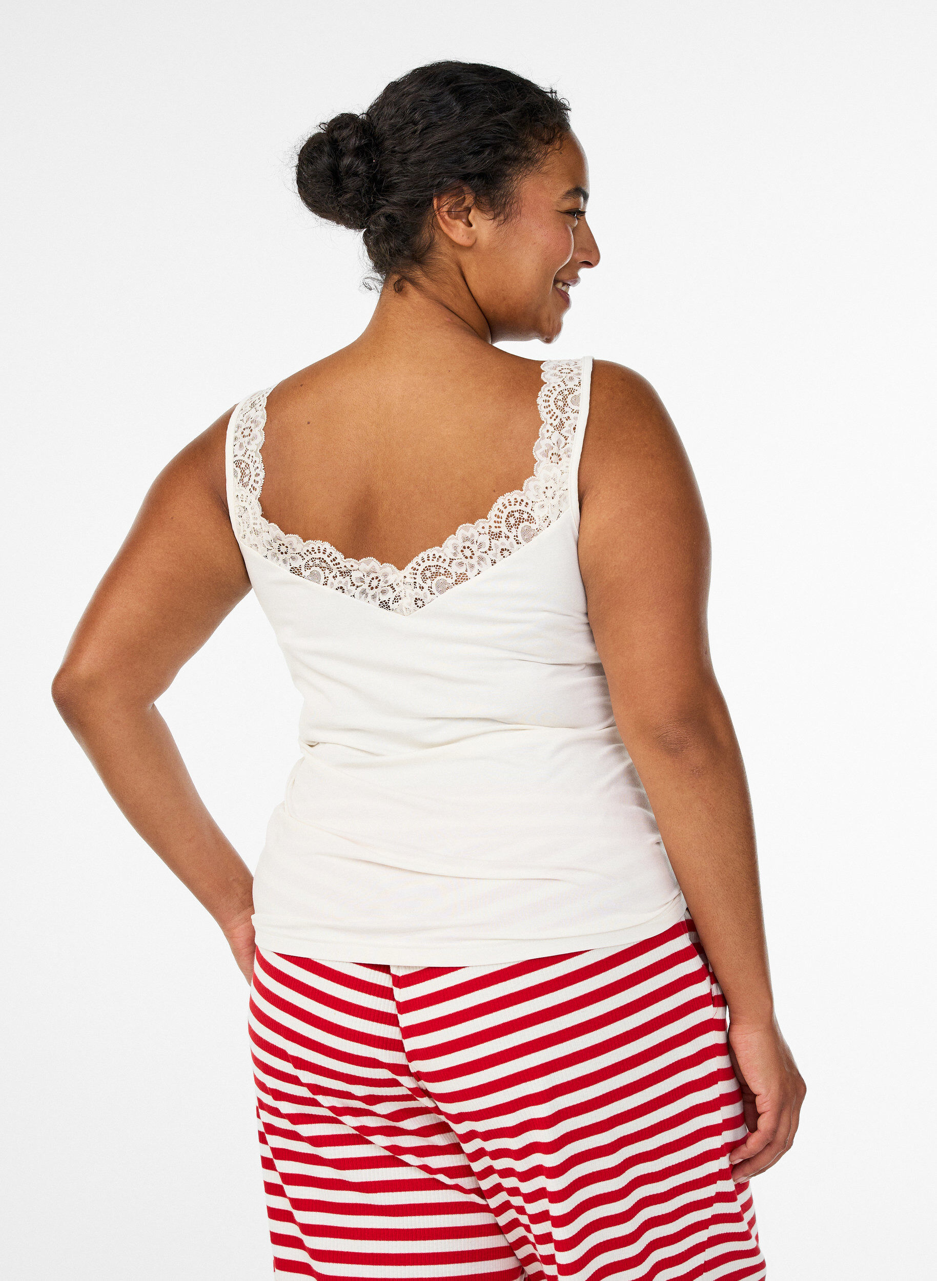 Zizzi Topp i viskose med blondekant, Vanilje, Model image number 2