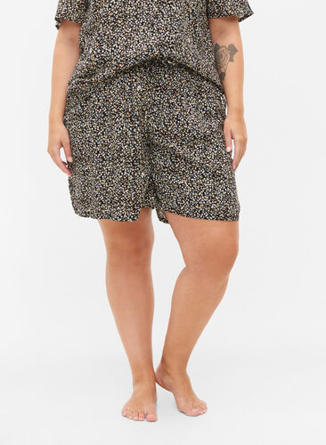 Mønstrete shorts i viskose, Black Flower AOP, Model image number 2