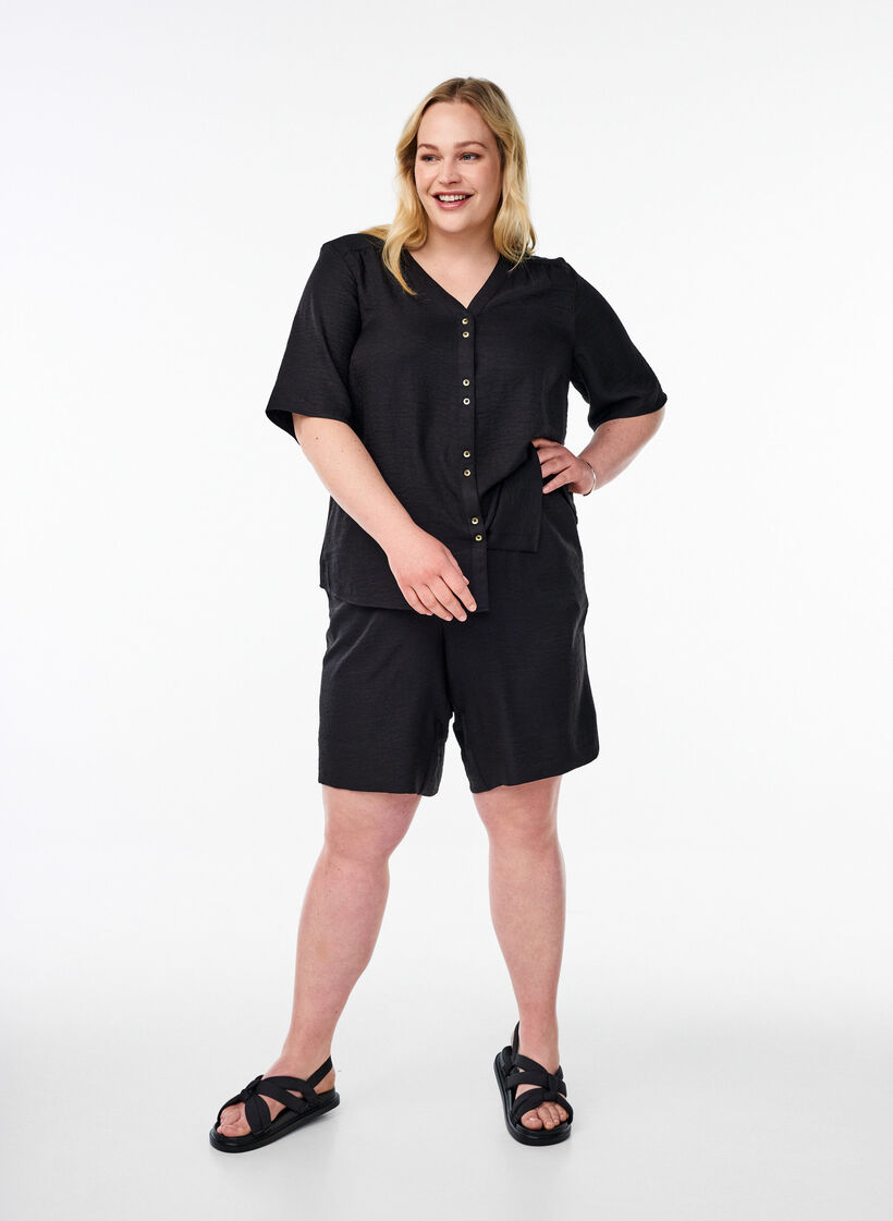 Shorts med lommer og h&oslash;y midje, Svart, Model image number 1