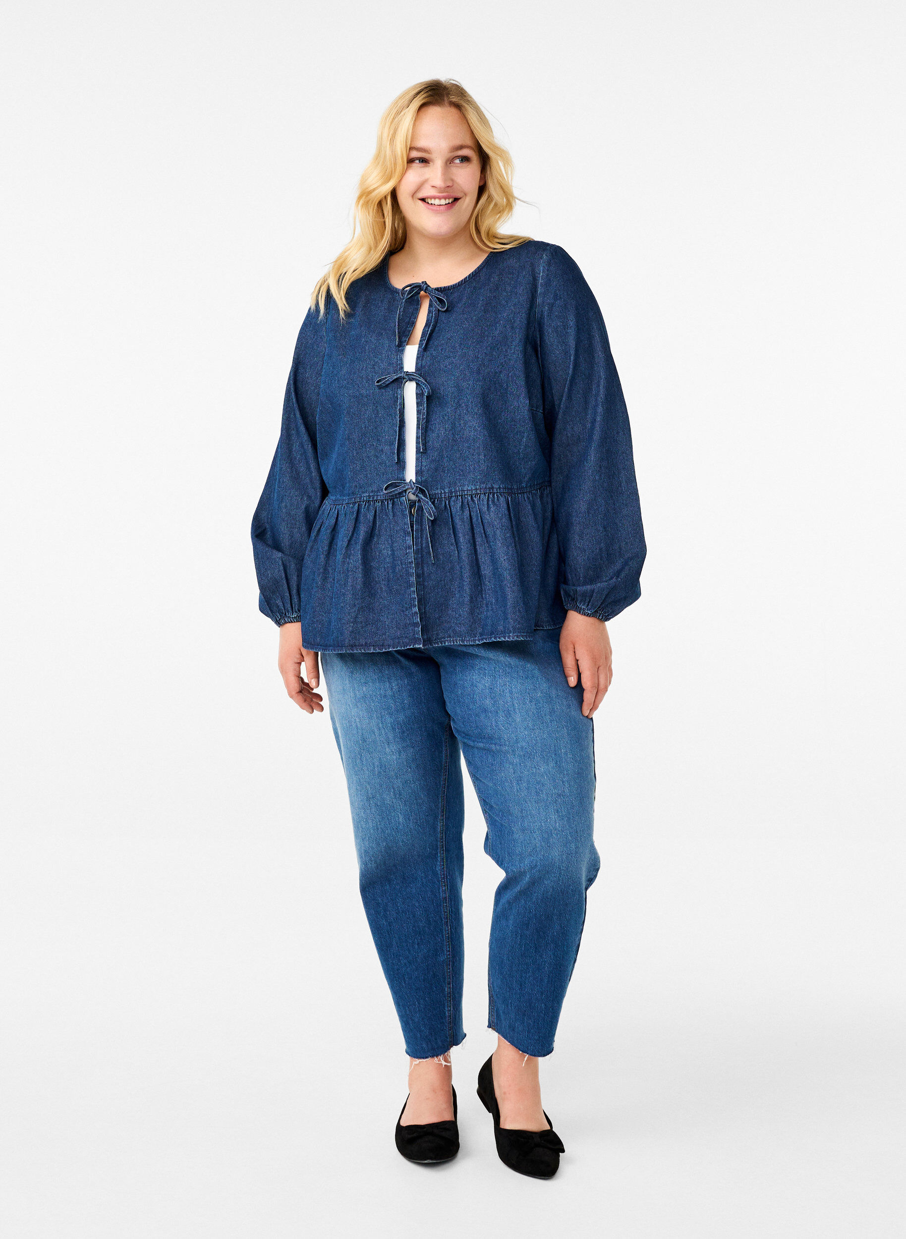 Zizzi Peplumbluse i denim med sn&oslash;ring, Bl&aring;, Model image number 1