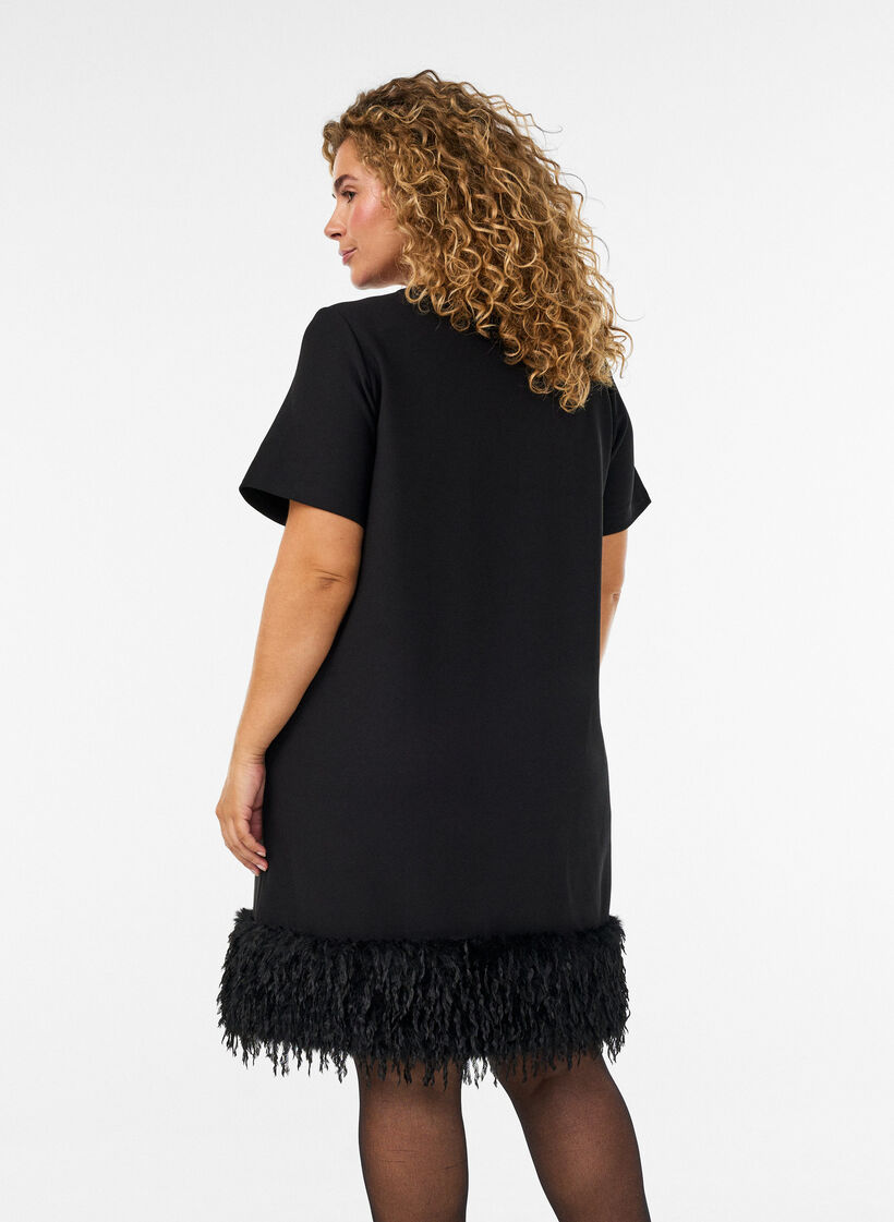Kort jerseykjole med fj&aelig;rkant, Svart, Model image number 2
