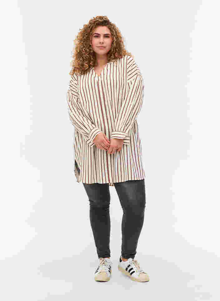 Lang stripete bomullsskjorte med V-hals, Stripe, Model image number 2