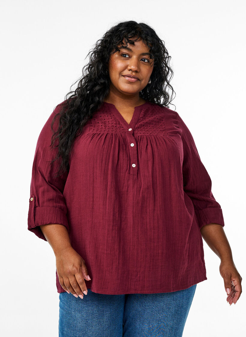Bluse i bomullsmuslin med broderi anglaise, M&oslash;rk Bordeaux, Model image number 0