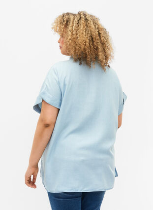 Kortermet skjorte i lyocell (TENCEL™), Light blue denim, Model image number 1