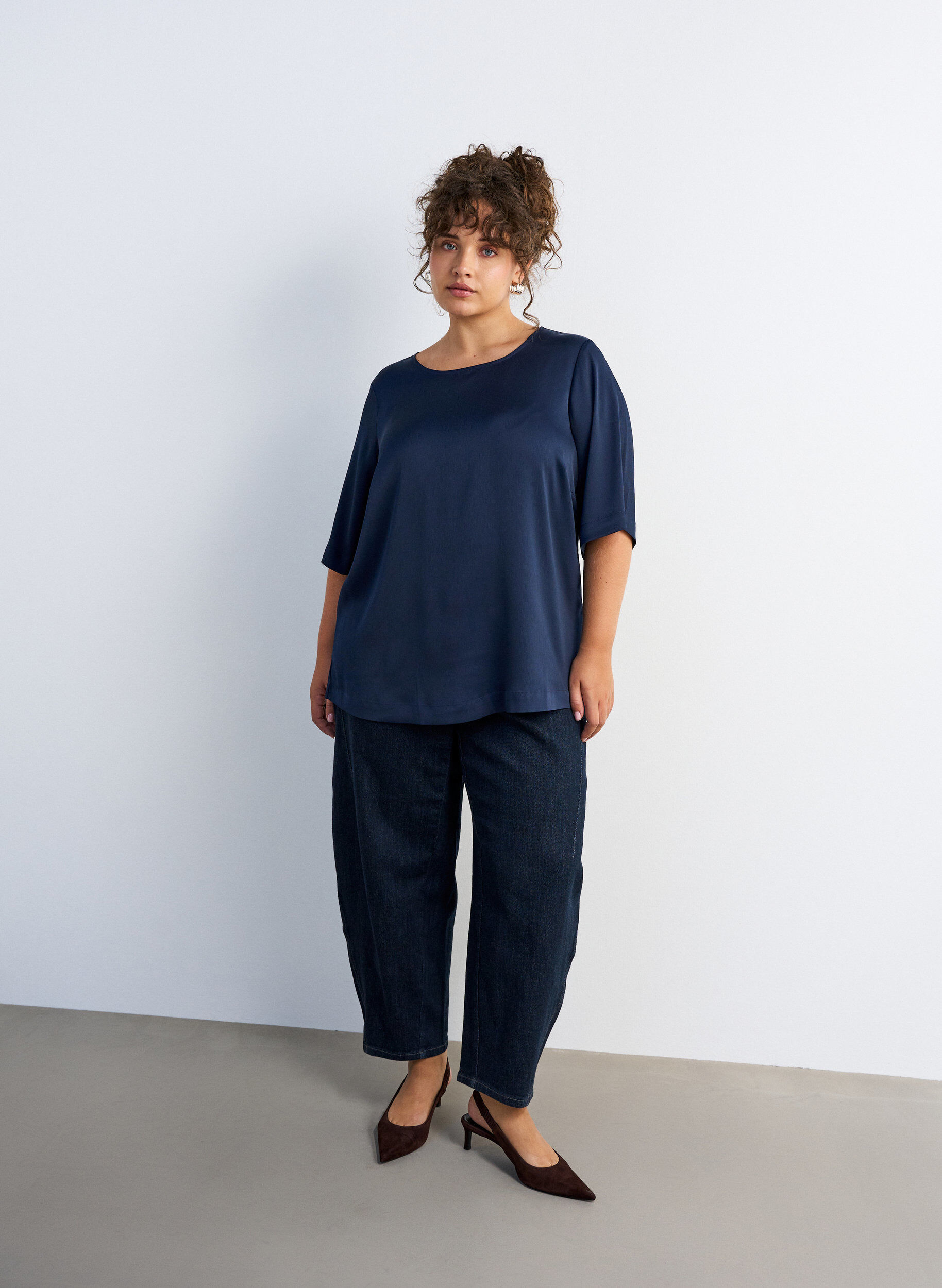 ZizziSatengbluse med albuelange ermer, Bl&aring;, Model image number 1