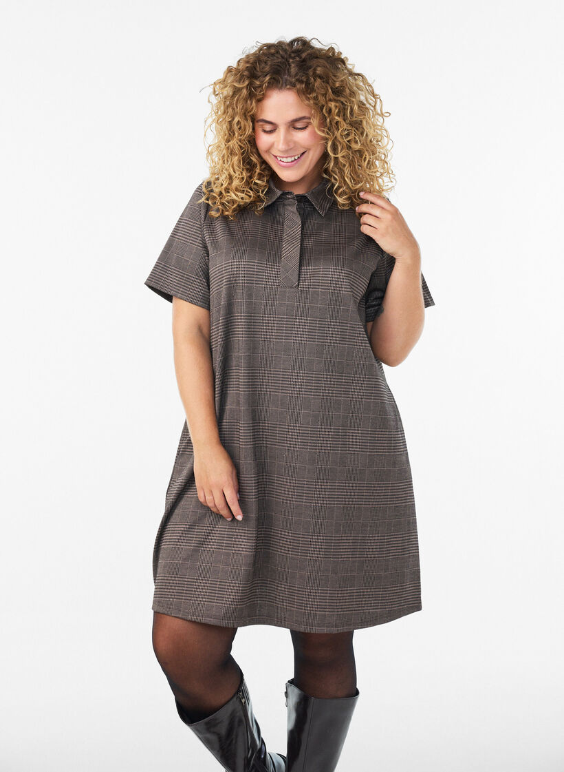 Kort rutete kjole med skjortekrage, Brun, Model image number 0