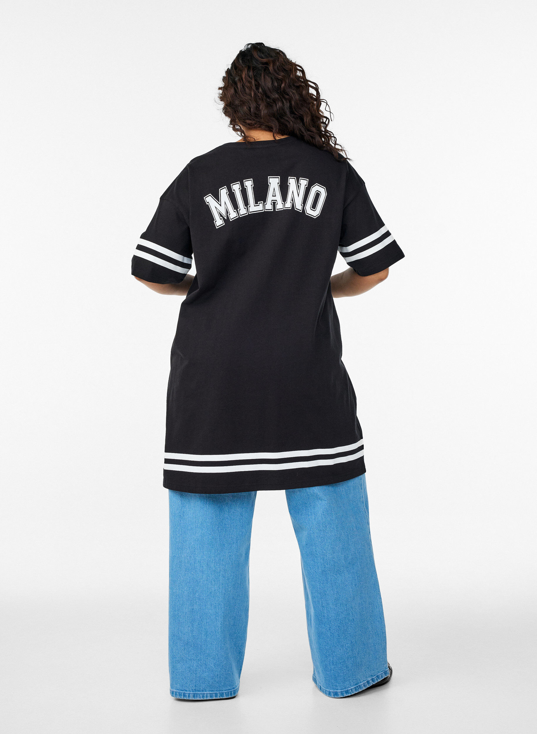 Zizzi Kort T-skjortekjole med sporty detaljer, Svart, Model image number 2